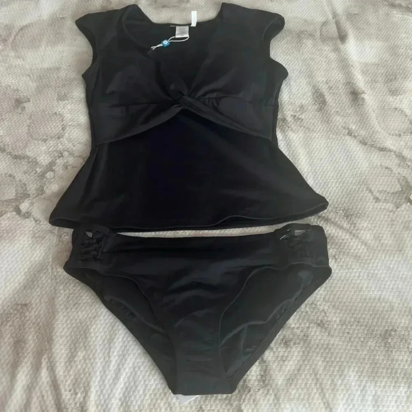 Bleu Rod Beattie Let's Get Twisted Cap Sleeve
Tankini Top - Picture 7 of 10